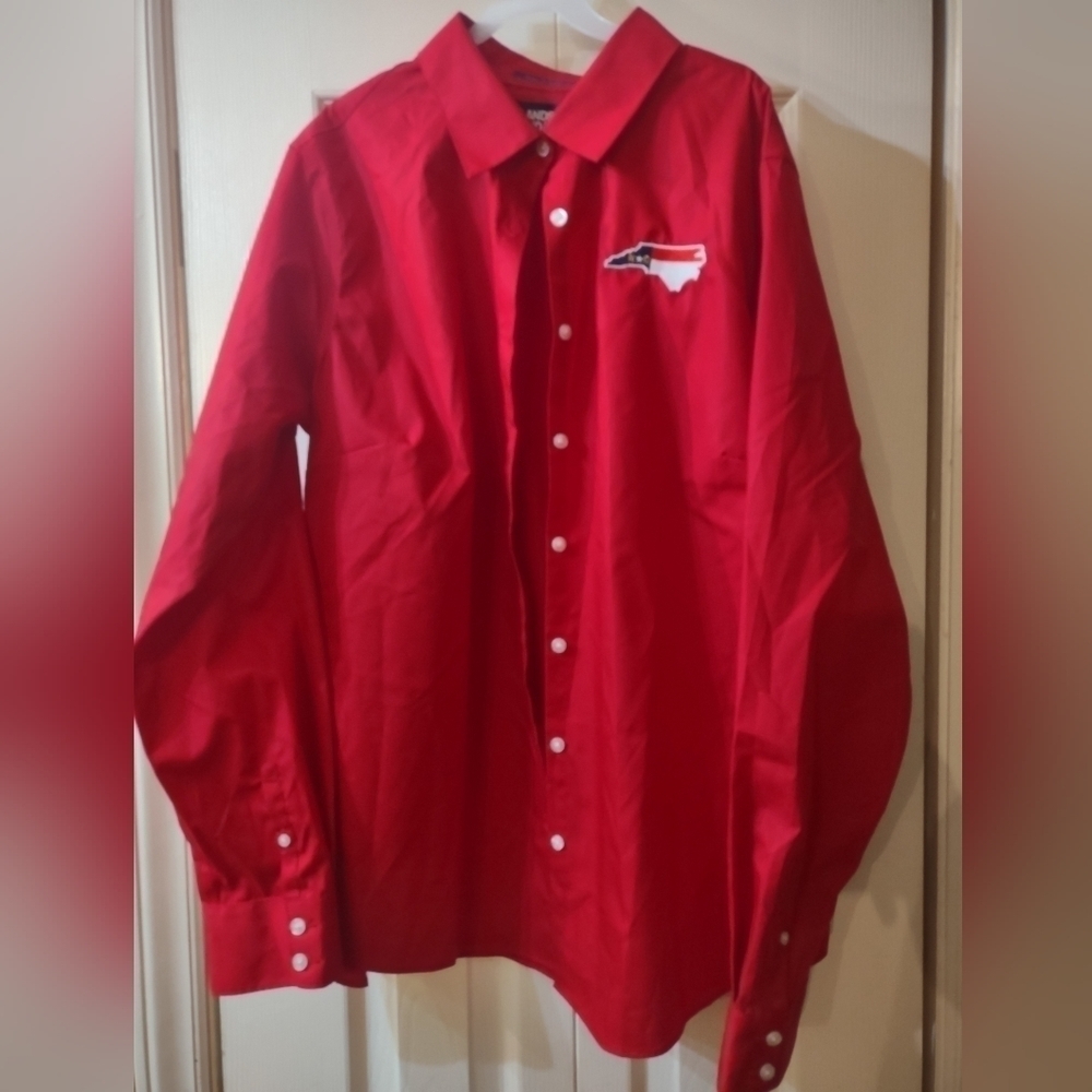 Red Men's Lands End button down long sleeve north Carolina flag